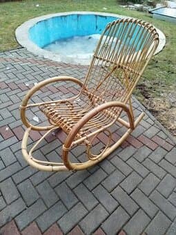 Houpací křeslo proutěné