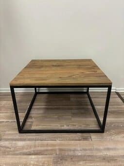 MALÝ STOLEK - SCONTO