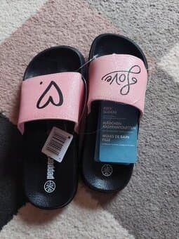 NOVÉ dívčí pantofle vel. 34