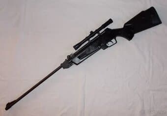 Vzduchovka GAMO s optikou 4x20 a zásobníčkem.