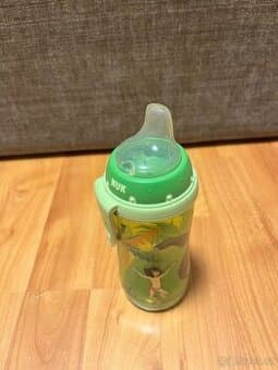 Dětská lahvička s pijítkem značky Nuk