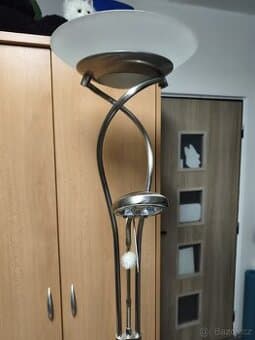 Stojící lampa do obývacího pokoje