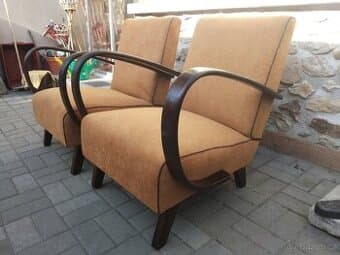 Křesla podle návrhu J.Halabaly.