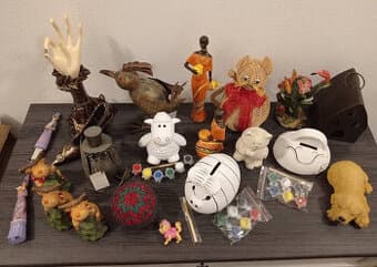 Dekorace, figurky, pokladnička