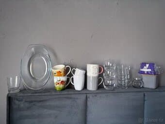 Set hrnečků, skleniček, zapékací mísa atd
