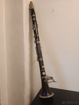 Krásný velký starý klarinet..