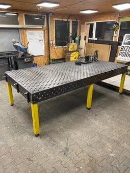 Svařovací stůl: 3000x1500x20 tloušťka 15mm Systém 28