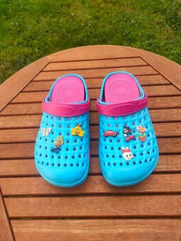 Prodám nové modré gumové pantofle vel.40 za 100kč