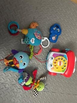 Hracky pro kojence lamaze atd