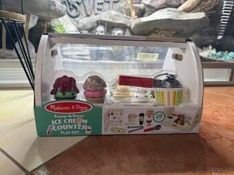 Maxi zmrzlinářská sada  Melissa & Dou s vitrínou a doplňky