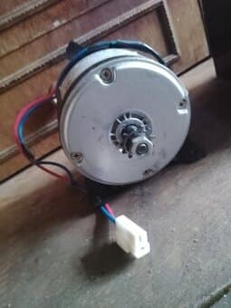 Prodám motor na motokáru nebo skútr