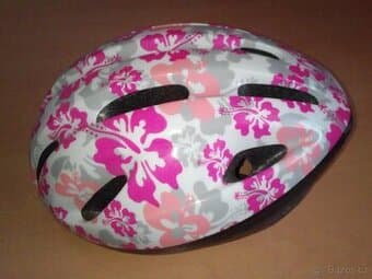 Dětská helma s kytkami  vel. 52-57 nová