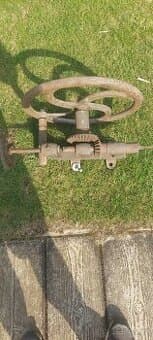 Děrovačka "vrtacka"