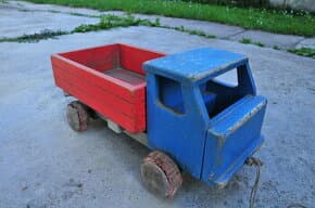 dřevěné autíčko