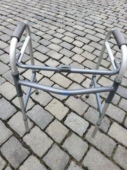 seniorské pevné chodítko, skládací