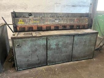 Tabulové nůžky NTE 2000/2,5mm