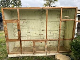 Dřevěná klec pro papušky