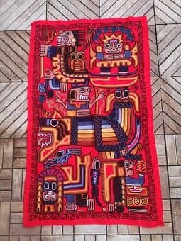 Ručně vyšívaná dekorativní textilie 64x105 cm