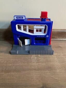 Policejní garáž / stanice – základna pro malé hrdiny