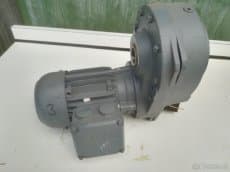Na prodej elektromotor s převodovkou