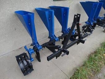 Sazeč česneku, cibule, žaludů, tulipánů -Video