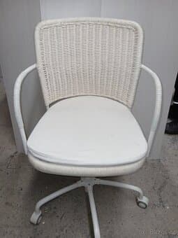 Židle otočná ratanová proutěná