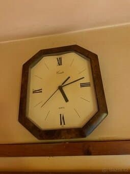 Nástěnné hodiny Condor