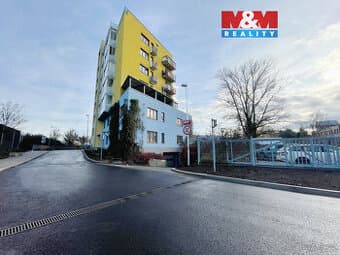 Prodej garážového stání, 15 m², Praha 8, ul. Březenská