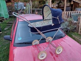 Kočárek pro panenky