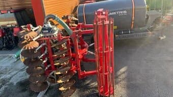 Diskový nesený podmítač - aplikátor na digestát a kejdu Laum