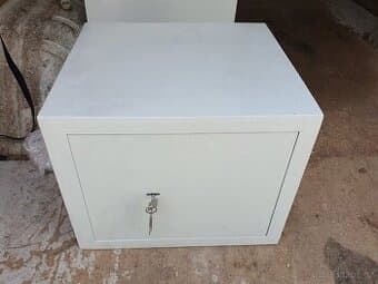 Nábytkový sejf – trezor BTB 3 S se zámkem na klíč