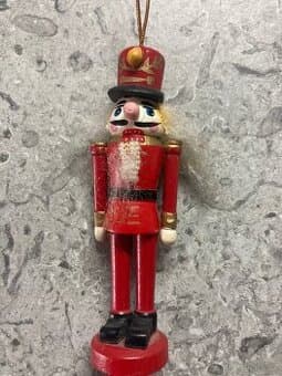 Prodám starožitného dřevěného Louskáčka