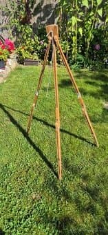 Starý malířský stojan