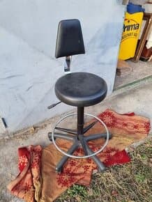 kadeřnické dětské křeslo