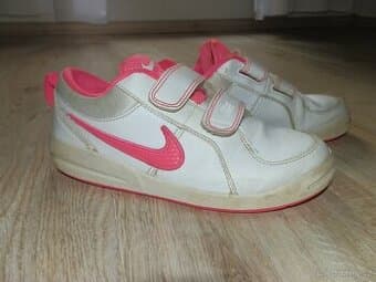 Dívčí boty / tenisky Nike vel.33,5 (stélka 21cm)
