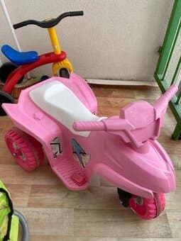 Prodám dětskou elektrickou motorku