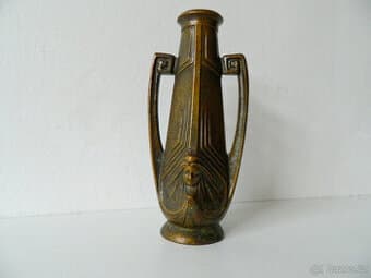 Váza ve tvaru amfóry - mosazná