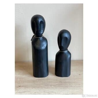 Dřevěné sošky v černém odstínu