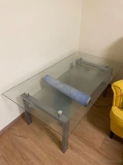 Skleněný konferenční stůl