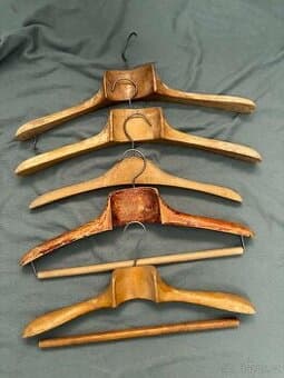 Stará dřevěná ramínka