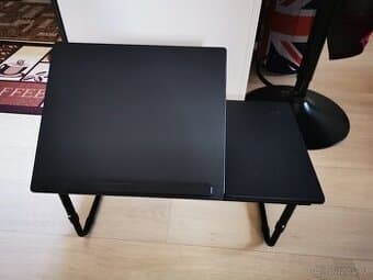 Stolek na notebook