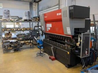 Ohraňovací lis AMADA HD 1303 NT, použitý, z roku 2012.