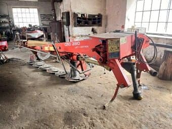 zadní sekačka KUHN GMD 2810