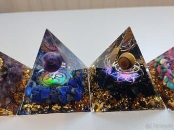 PRODÁM 7 KUSŮ KRÁSNÉ LÉČIVÉ PYRAMIDY