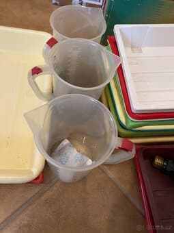 Misky pro vyvolávání fotopapírů