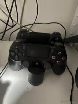 2x dualshock 4 + dokovací stanice Sony