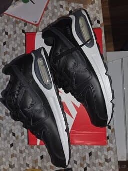 Nike air max command