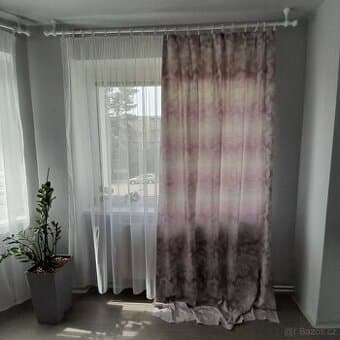 Dekorativní jemný fialovošedý závěs