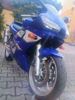 Yamaha YZF-R6 1999 první model 24tis km.