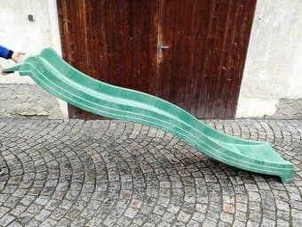 Dětská zahradní skluzavka